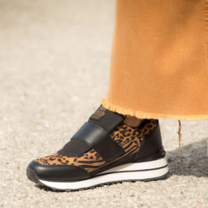 deportivas plataforma negra y leopardo